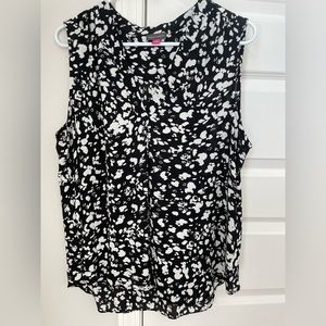 Vince Camuto sleeveless blouse, size large.